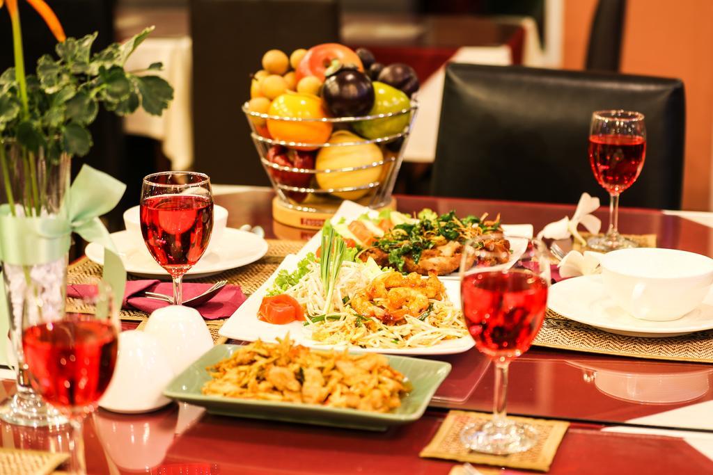 Madina Rayong Hotel Bagian luar foto
