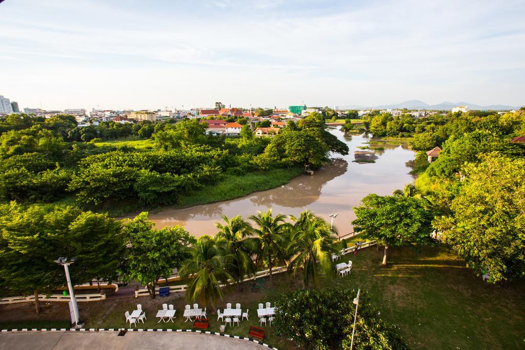 Madina Rayong Hotel Bagian luar foto