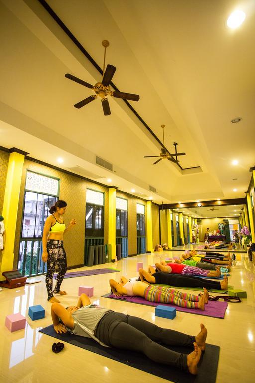 Madina Rayong Hotel Bagian luar foto