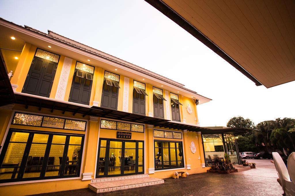 Madina Rayong Hotel Bagian luar foto