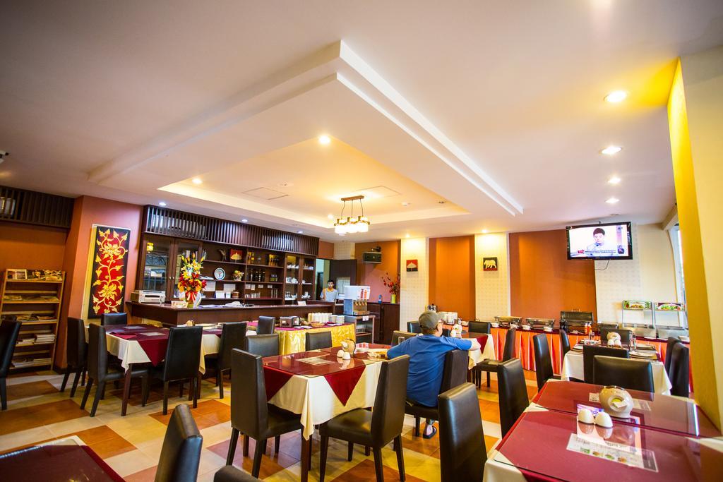 Madina Rayong Hotel Bagian luar foto