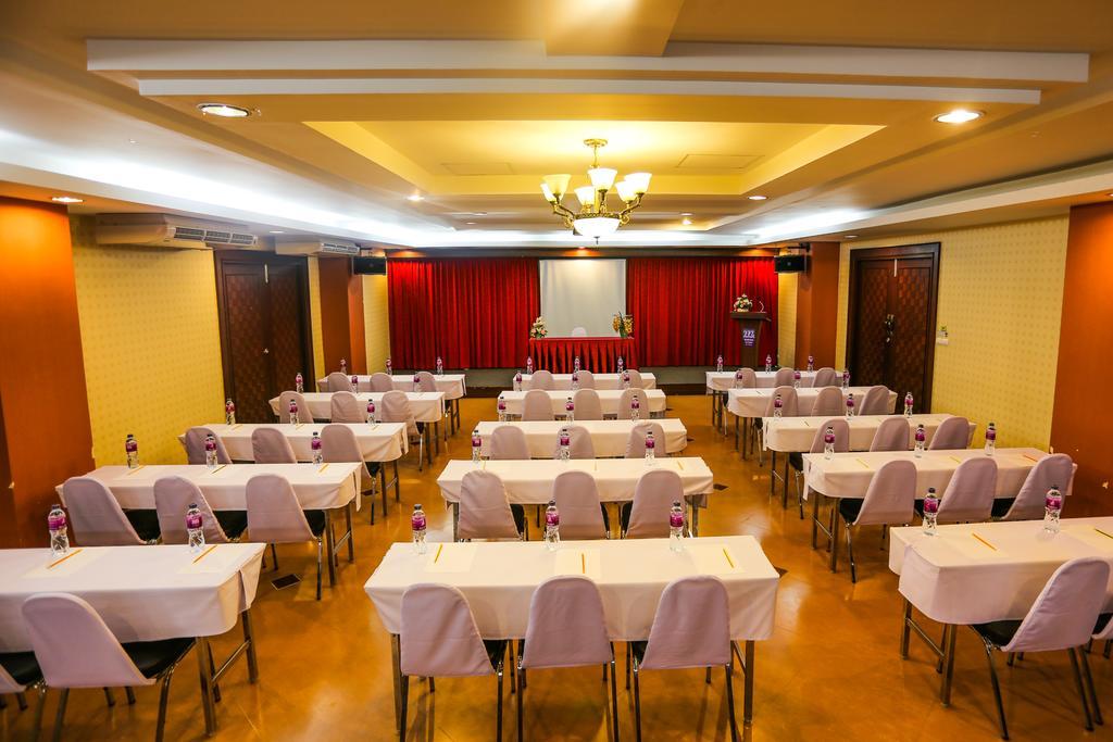 Madina Rayong Hotel Bagian luar foto