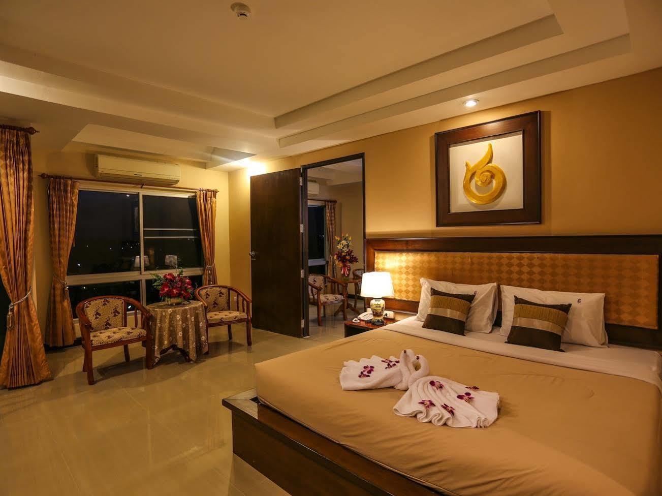 Madina Rayong Hotel Bagian luar foto