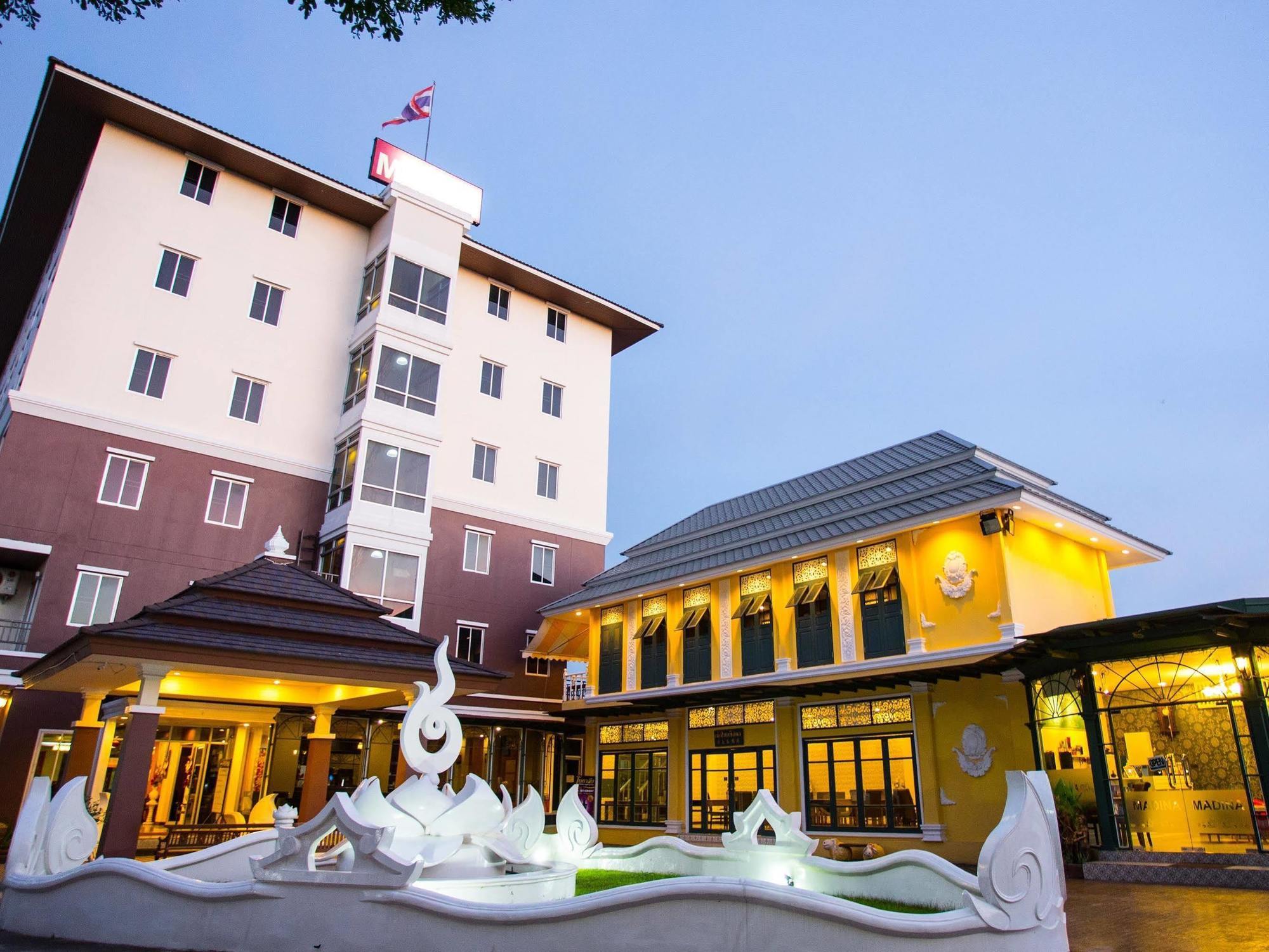 Madina Rayong Hotel Bagian luar foto