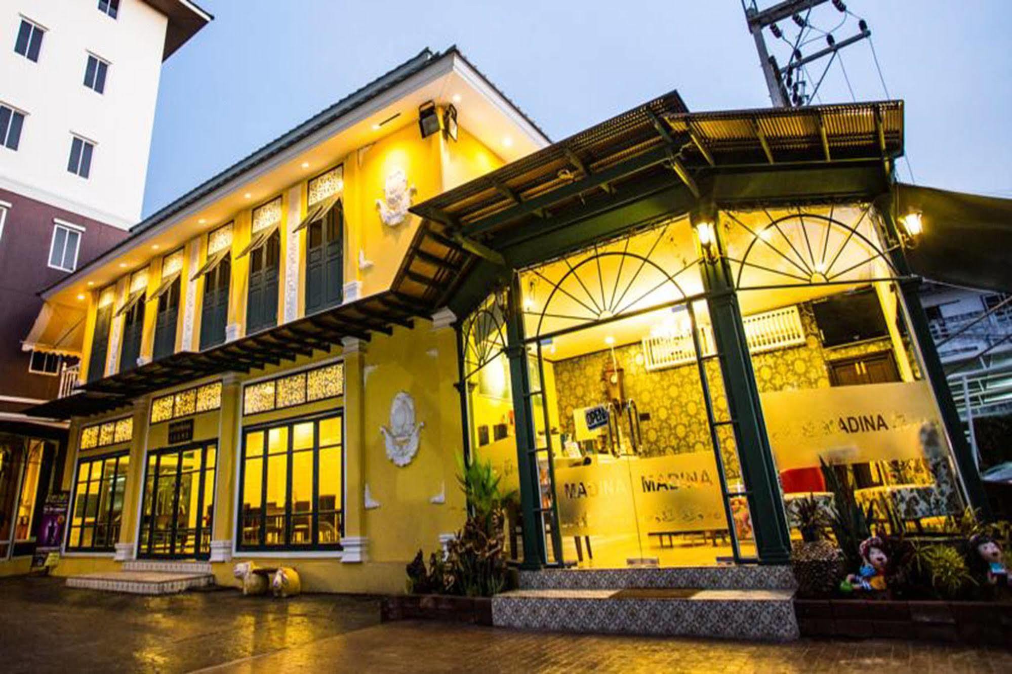 Madina Rayong Hotel Bagian luar foto