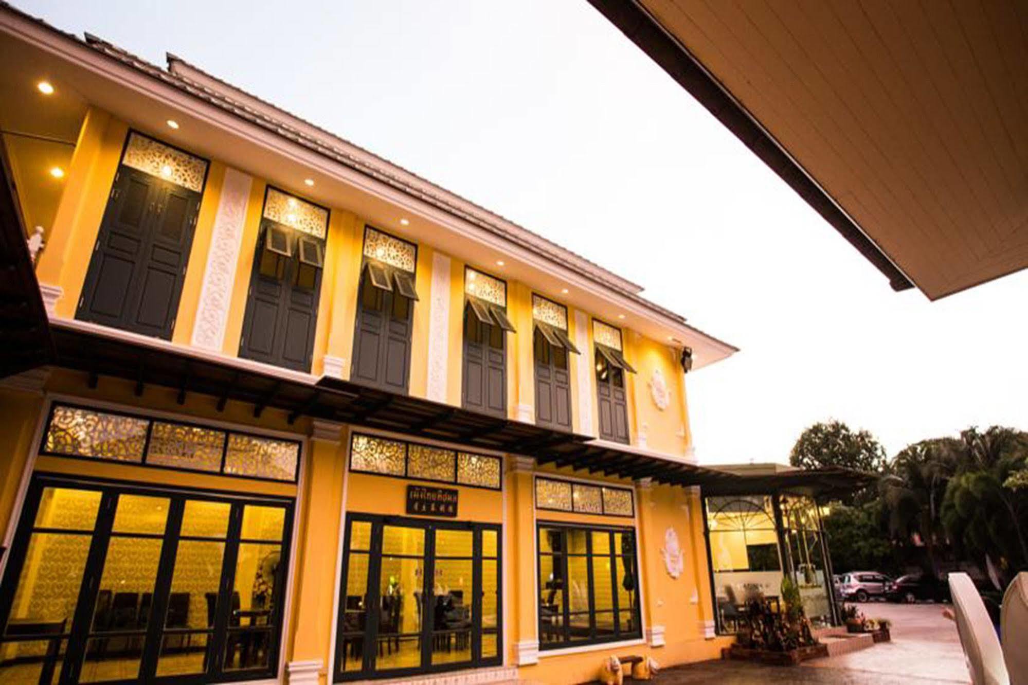 Madina Rayong Hotel Bagian luar foto