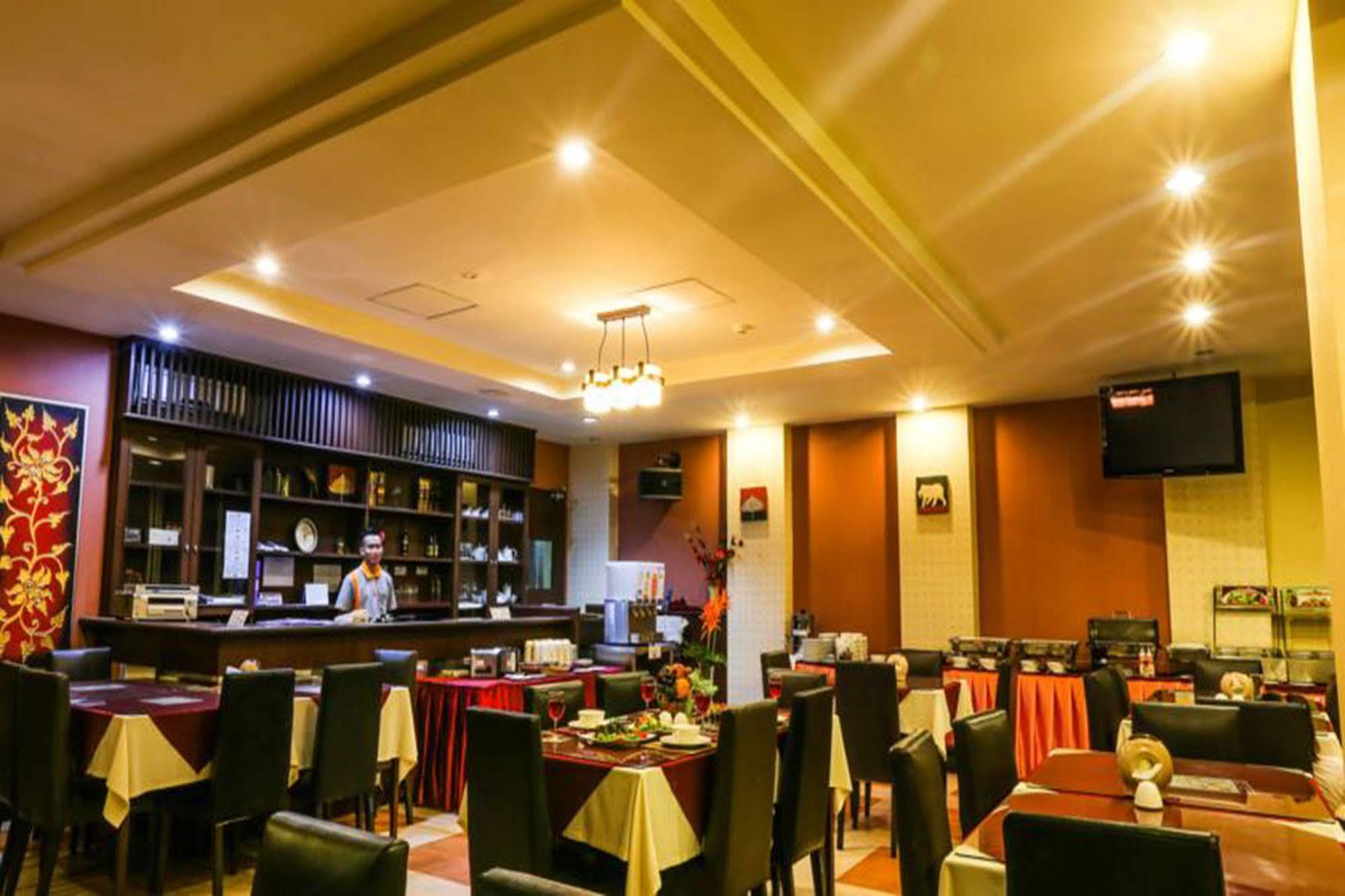 Madina Rayong Hotel Bagian luar foto