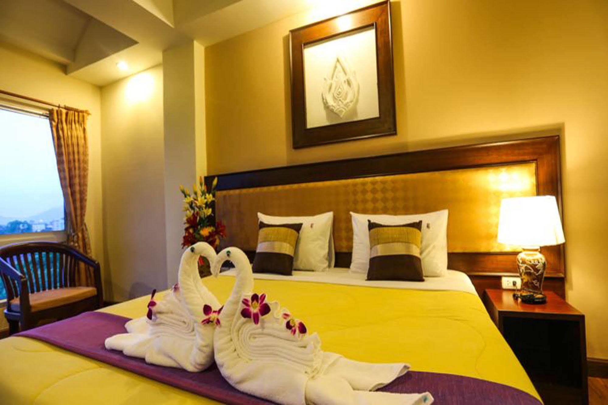 Madina Rayong Hotel Bagian luar foto
