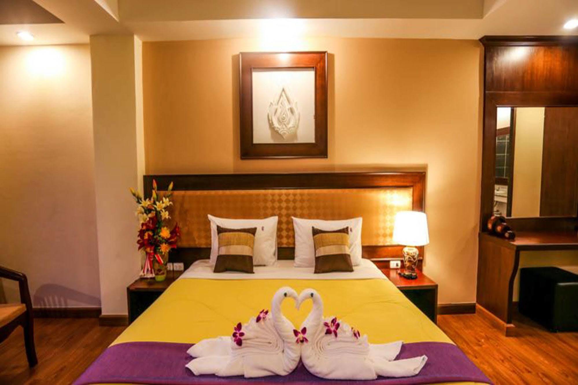 Madina Rayong Hotel Bagian luar foto
