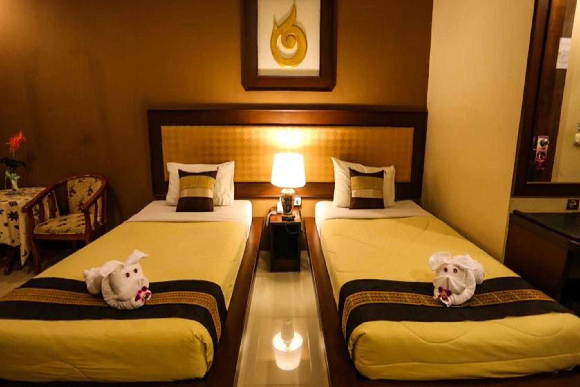Madina Rayong Hotel Bagian luar foto