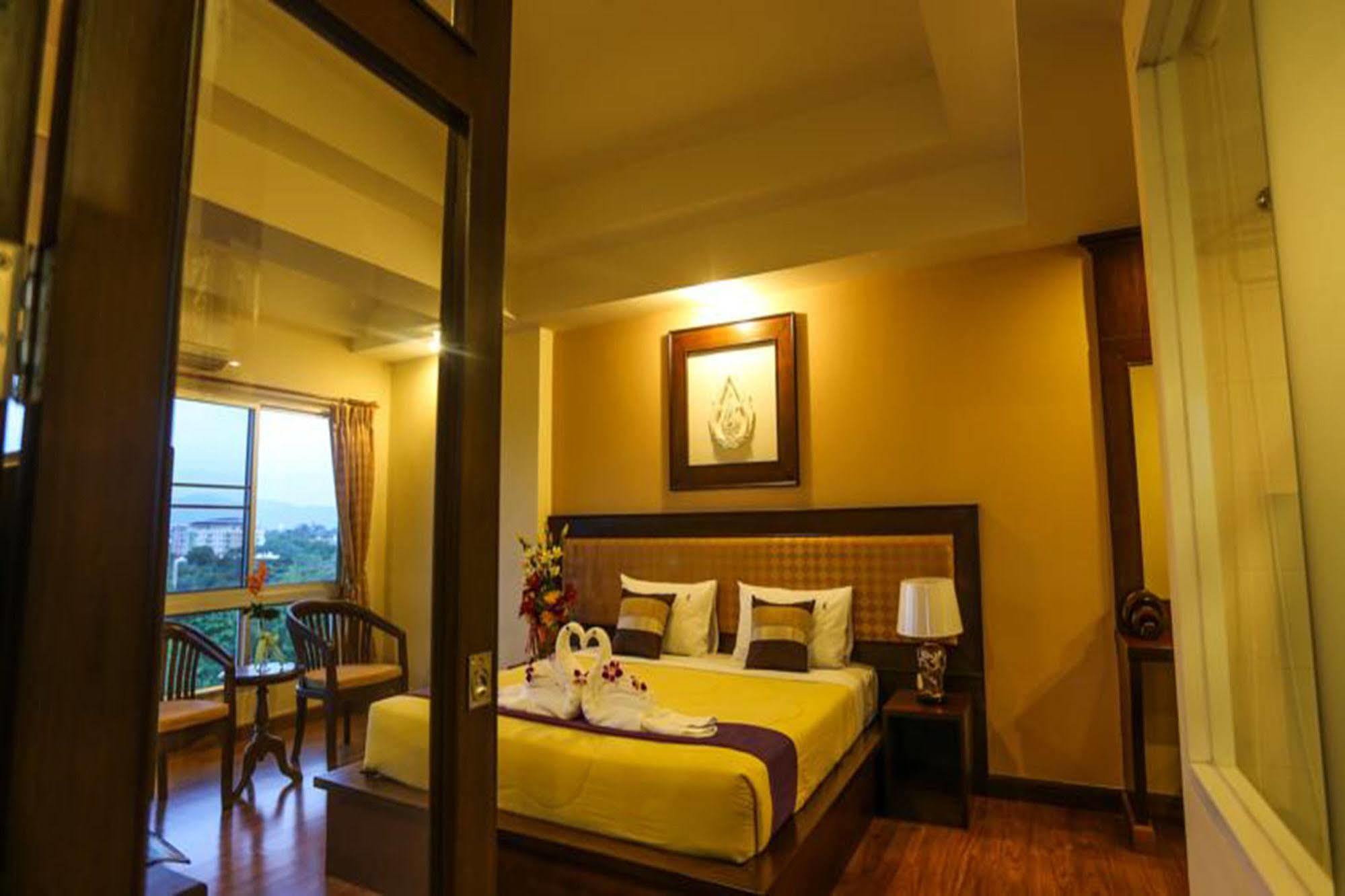 Madina Rayong Hotel Bagian luar foto
