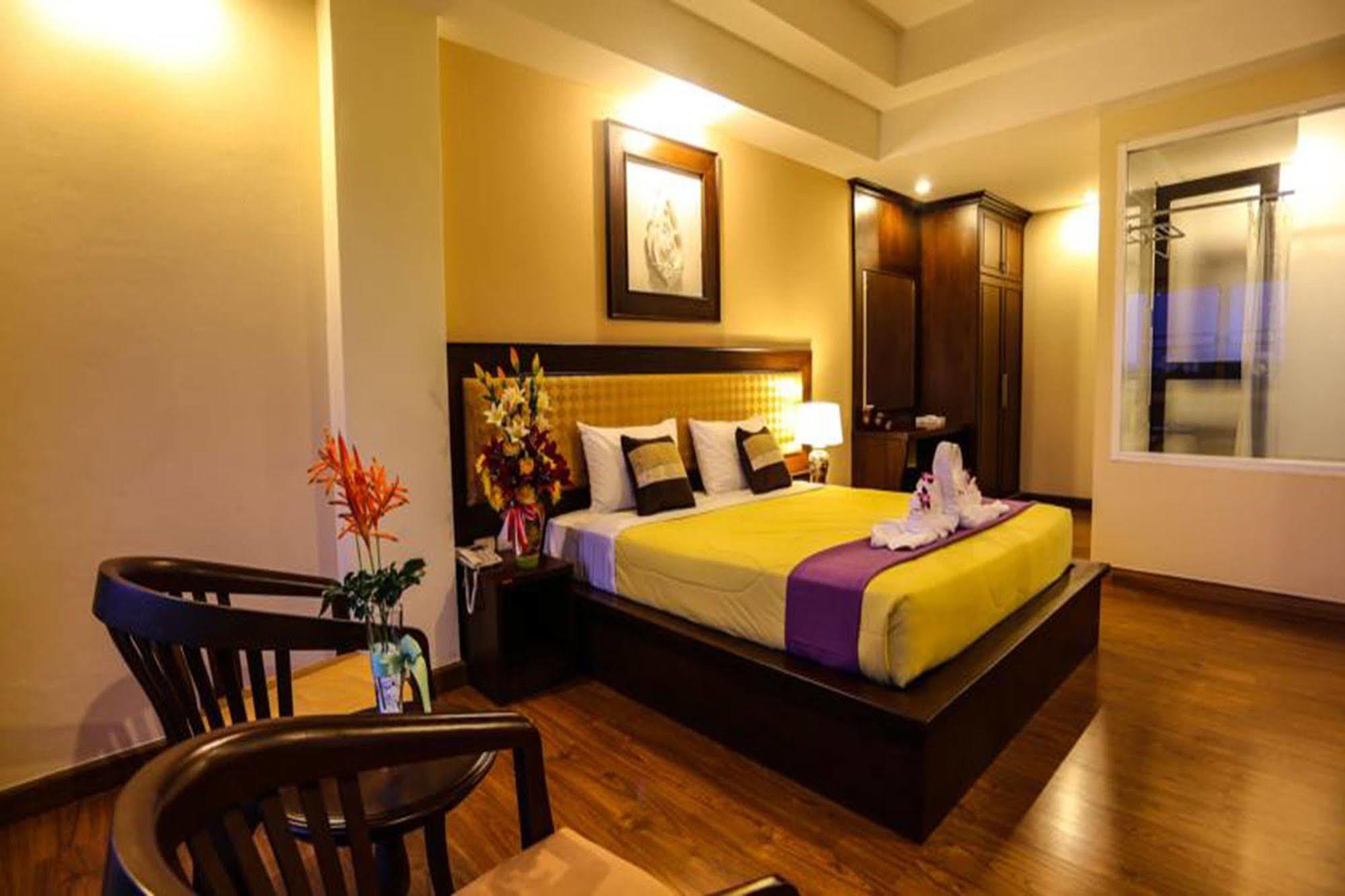Madina Rayong Hotel Bagian luar foto