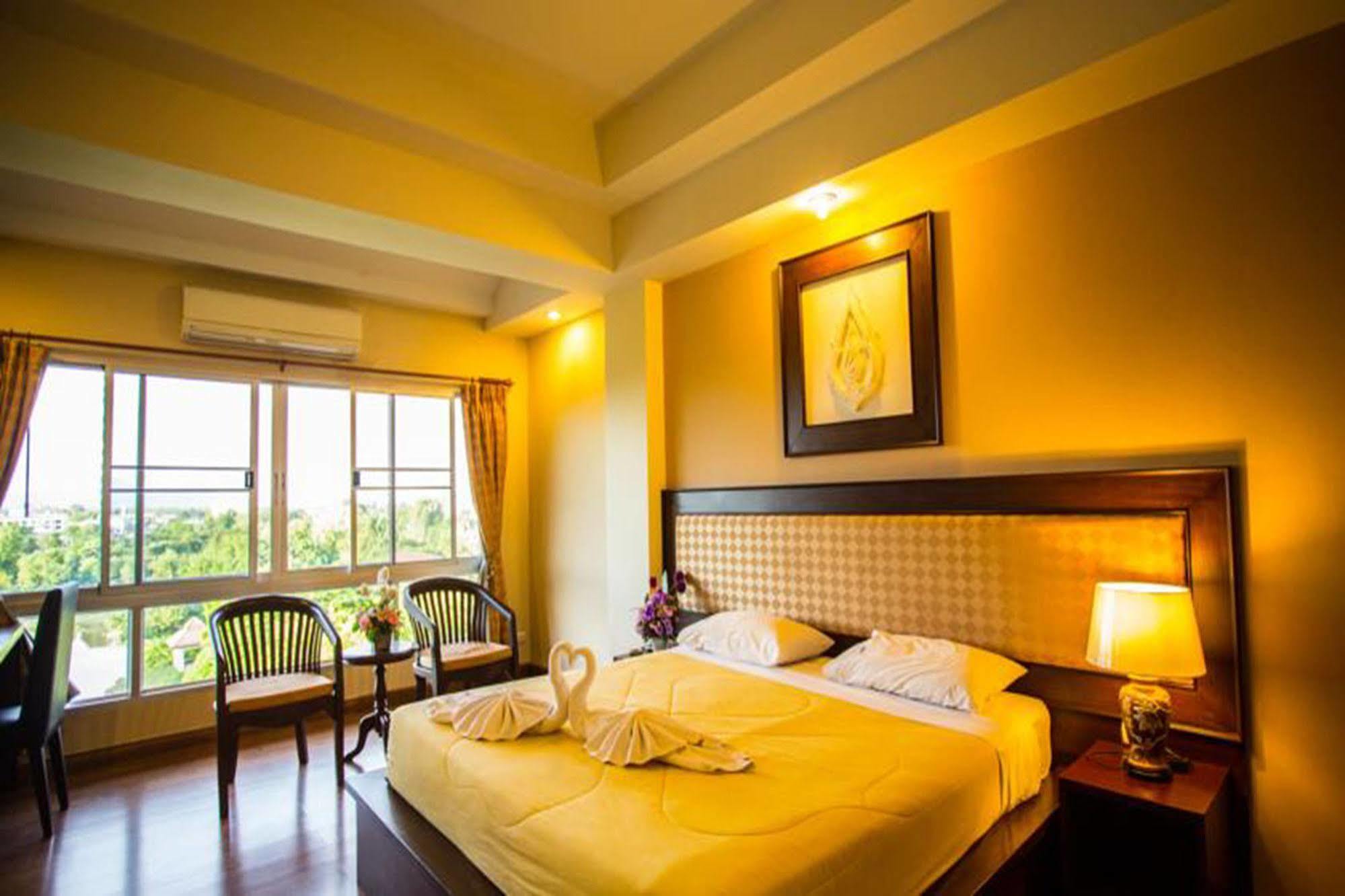 Madina Rayong Hotel Bagian luar foto