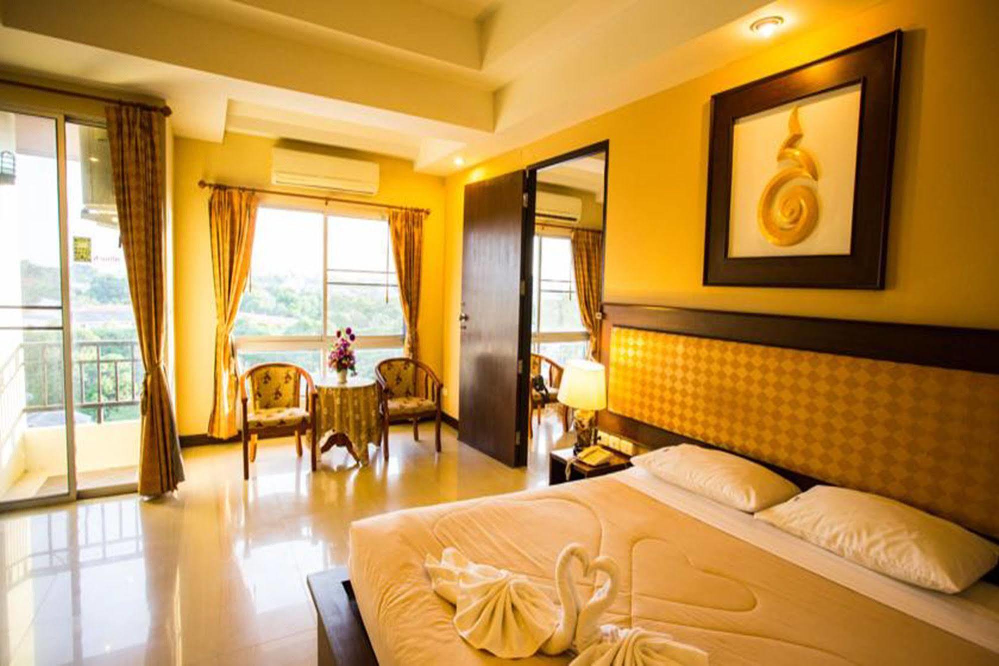 Madina Rayong Hotel Bagian luar foto