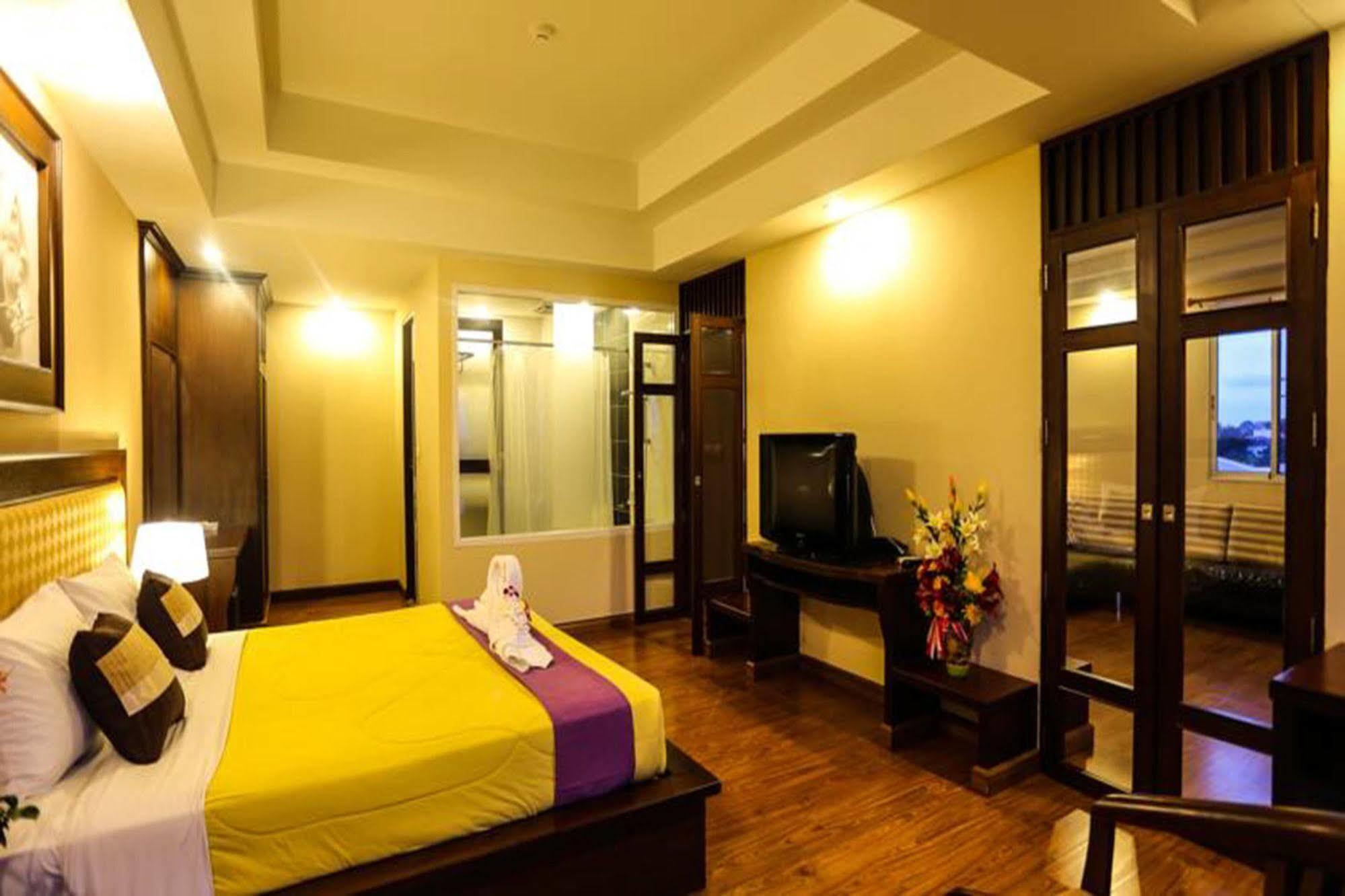 Madina Rayong Hotel Bagian luar foto