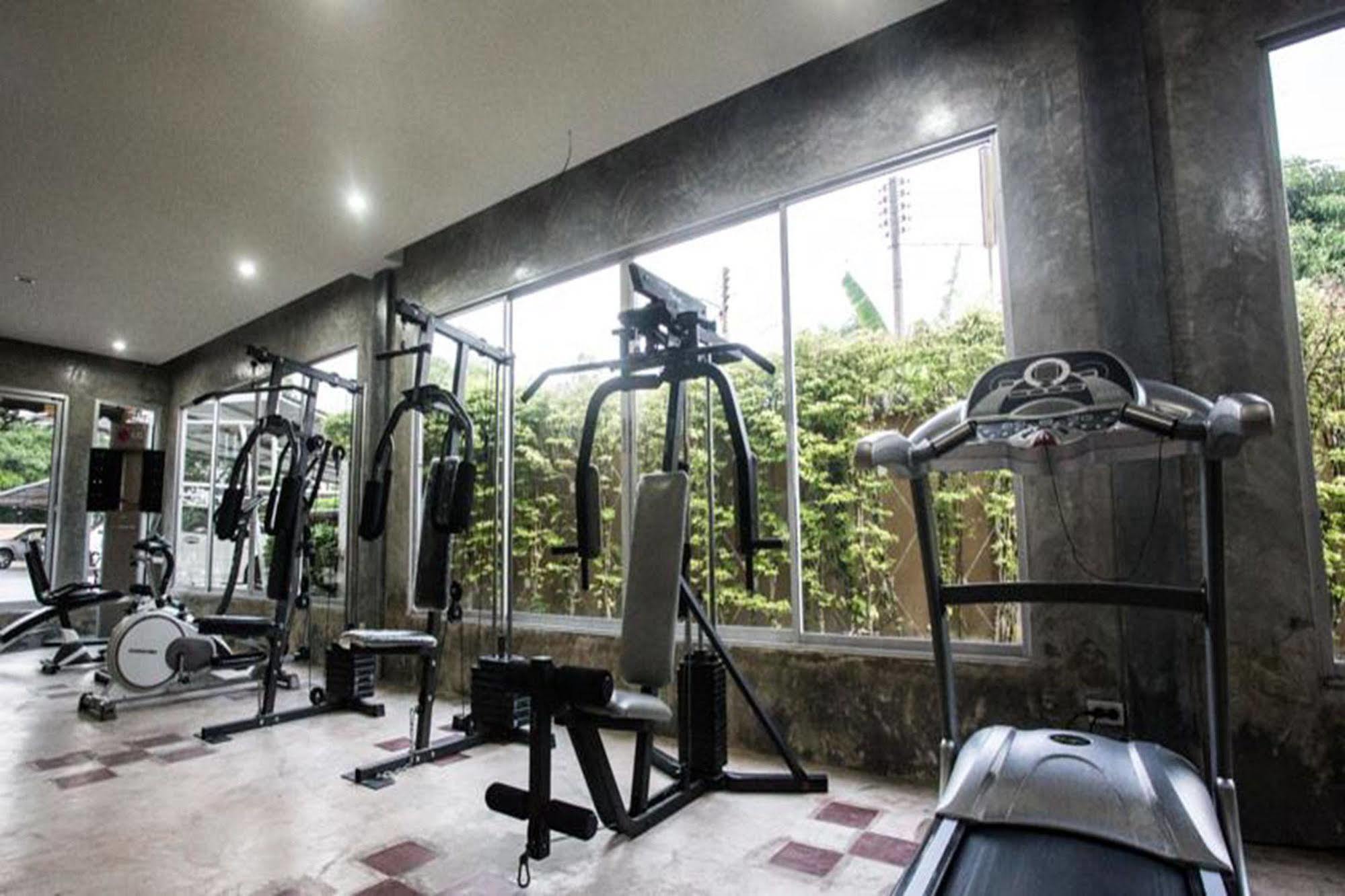Madina Rayong Hotel Bagian luar foto