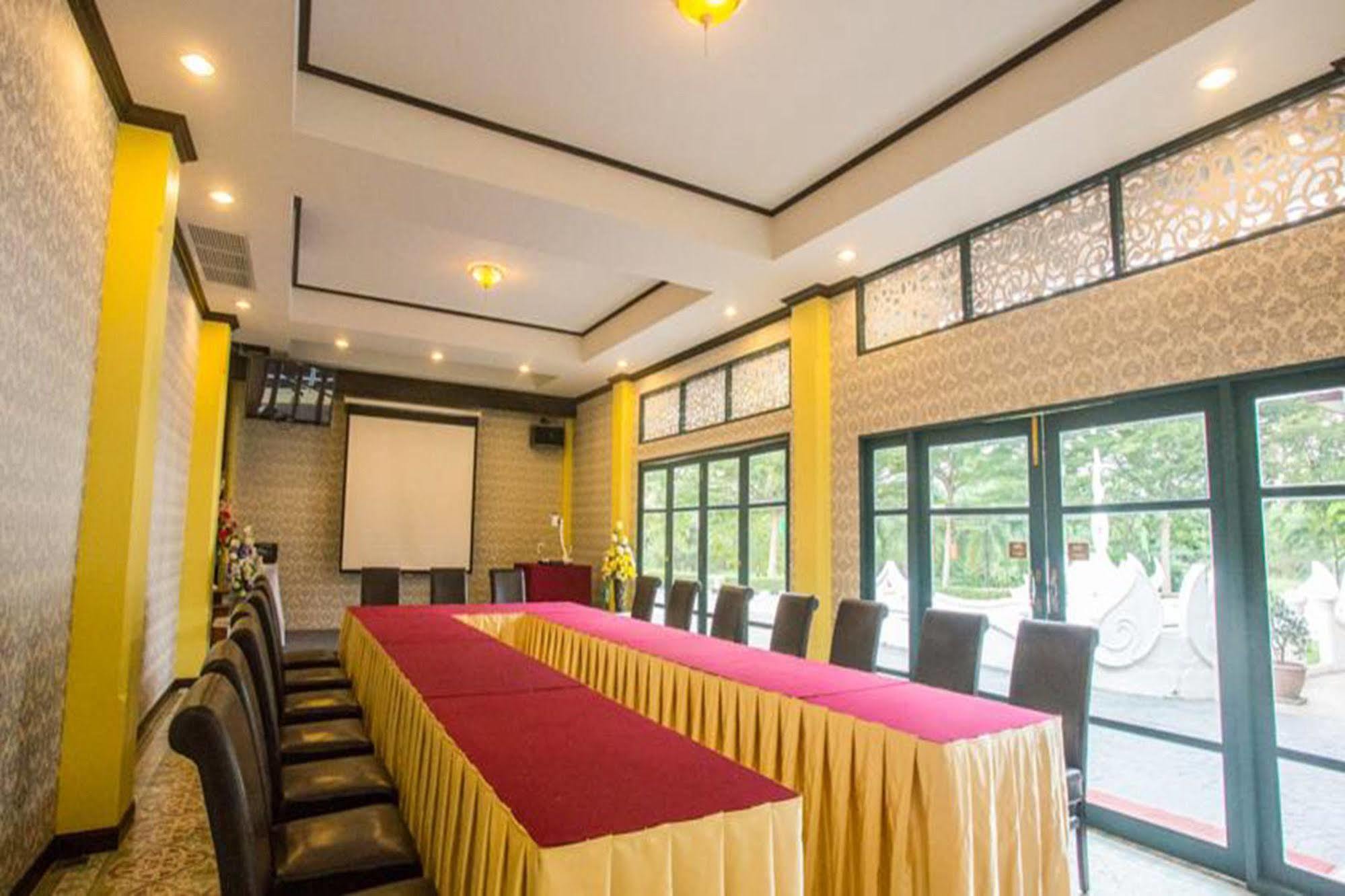 Madina Rayong Hotel Bagian luar foto